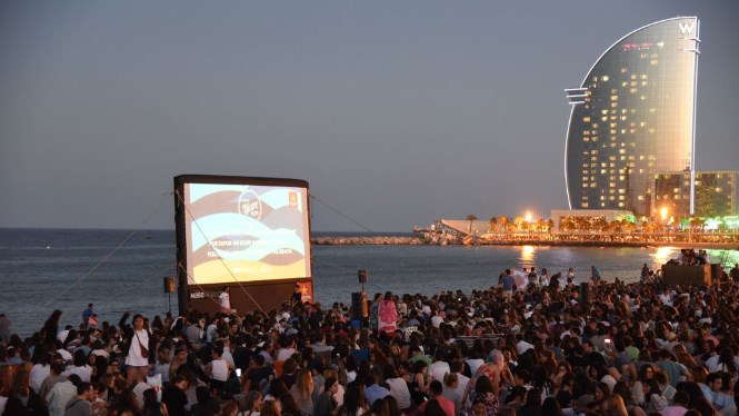 Cinema a la Platja. Platja Sant Sebastià Barcelona
