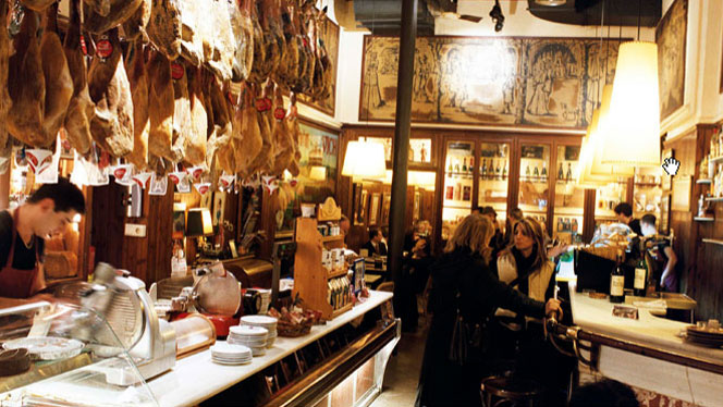 Restaurants in landmark buildings 